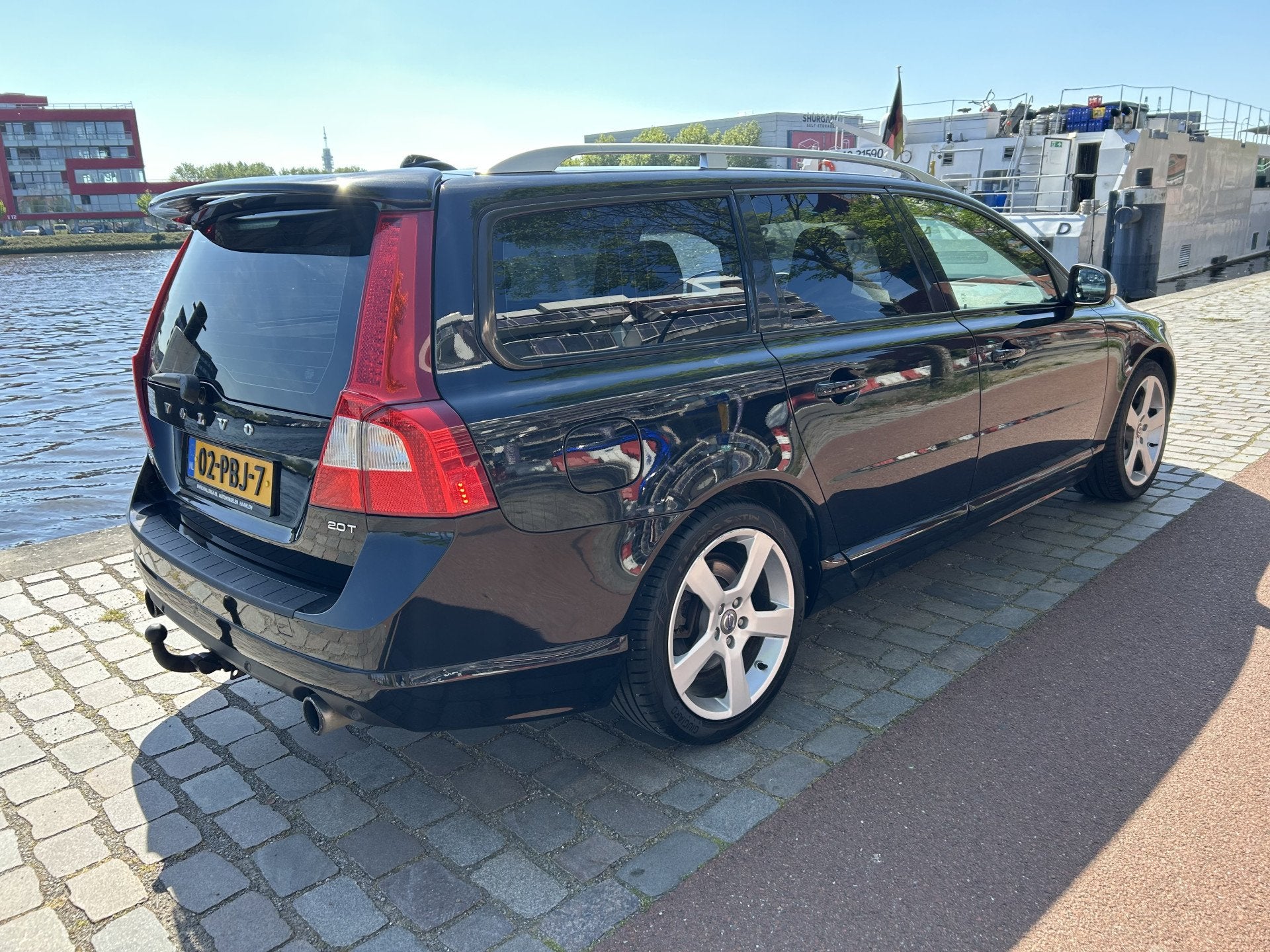 Volvo V70 2.0T R-Edition airco/ecc leer navigatie apk, Euro 5, Zwart, 4 cilinders, Automatische klimaatregeling
