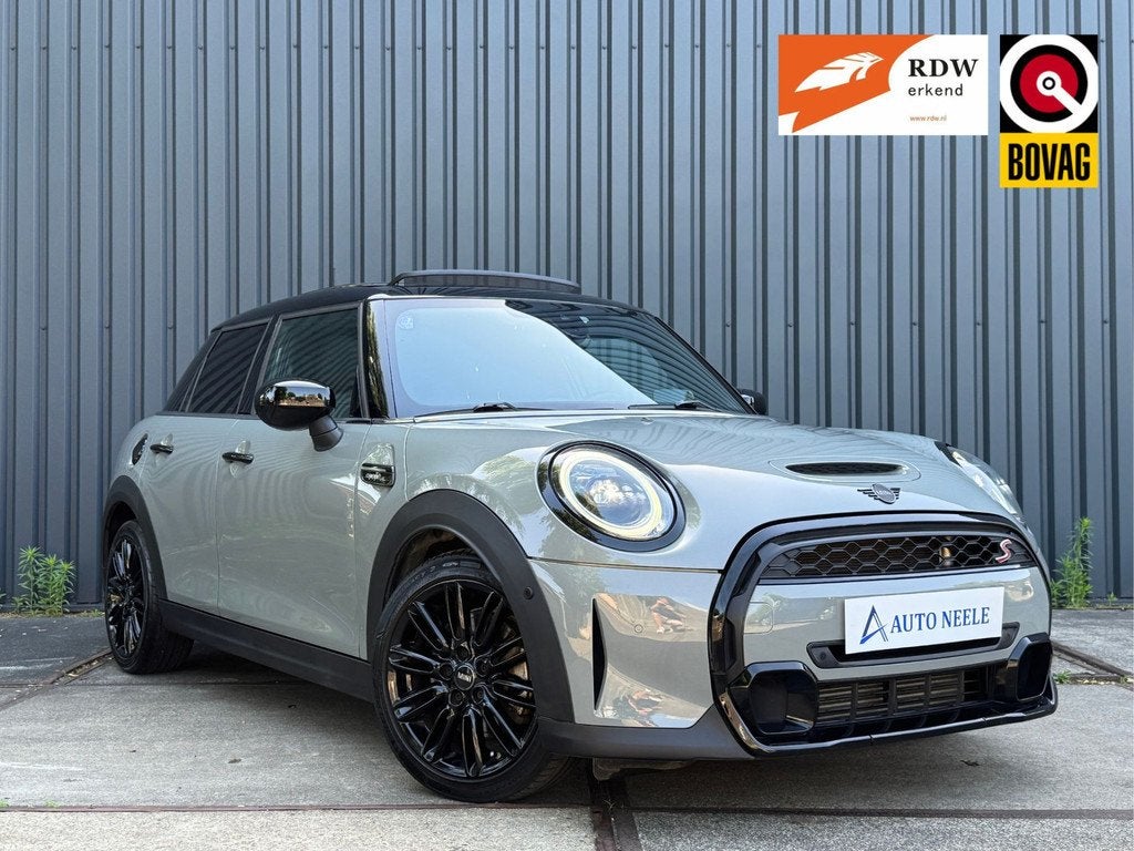 MINI 5-deurs 2.0 Cooper S Camden Panoramadak, Sfeer, 1998 cc, Gebruikt, Zwart, Leder en Stof