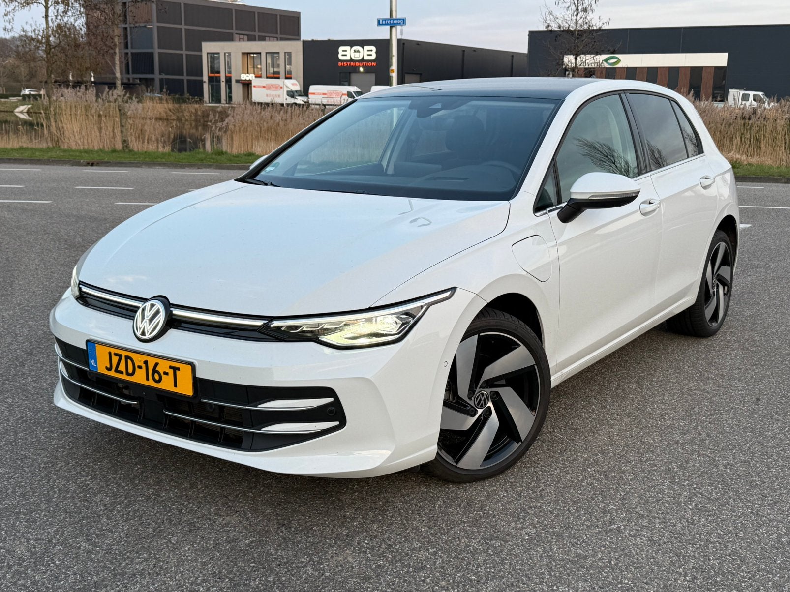VW Golf 8.5 1.5 eHybrid Style/ 360cam/ IQ-Light/ 2029 Garant, Dealer onderhouden, 1498 cc, Met garantie (alle), Leder en Stof
