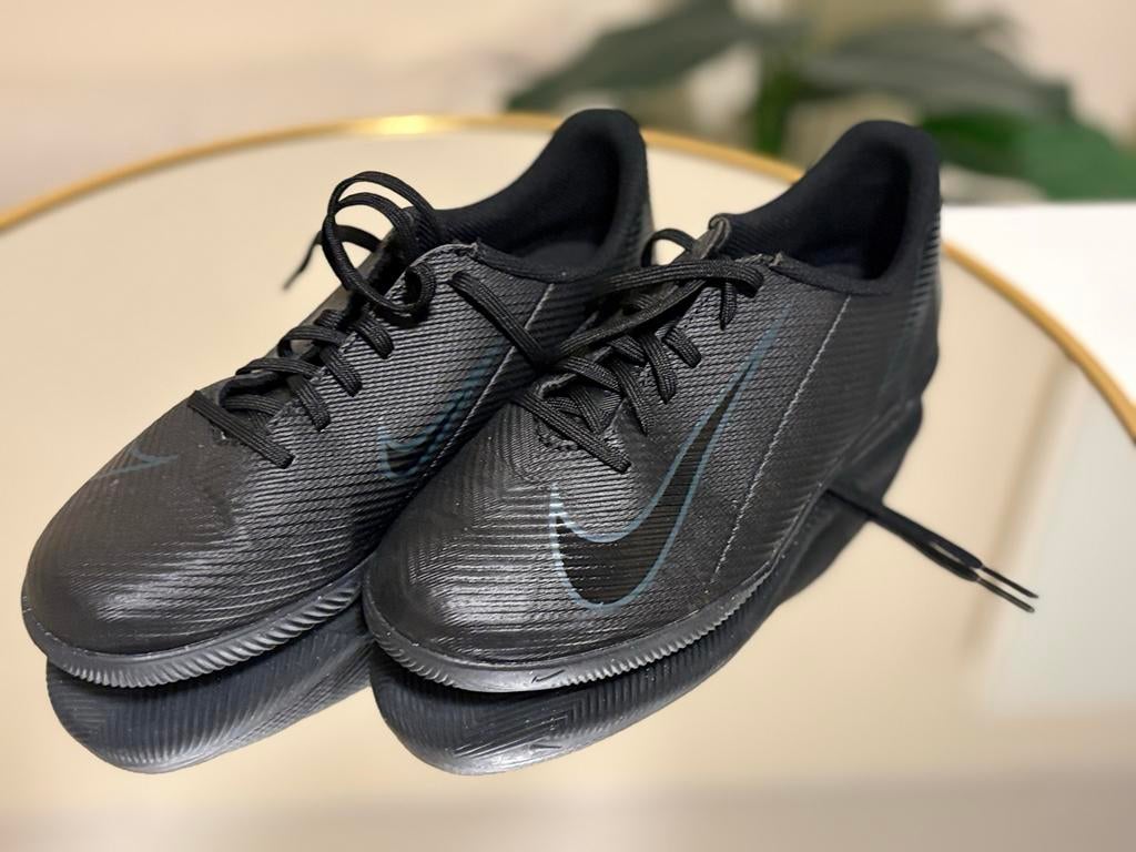 Zwarte Nike Mercurial zaalvoetbalschoenen, Ophalen, Gebruikt, Maat XS of kleiner, Schoenen