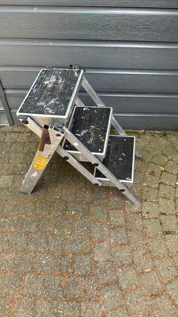 Kleine zeer stevige trap., Ophalen, Zo goed als nieuw, Minder dan 2 meter