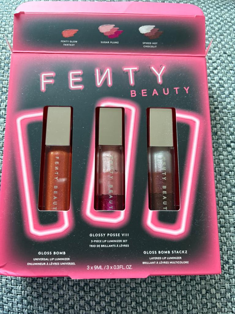 Fenty Glossy Posse VIII-3 piece Lip Luminizer set- Nieuw!, Nieuw, Ophalen of Verzenden, Make-up, Overige kleuren