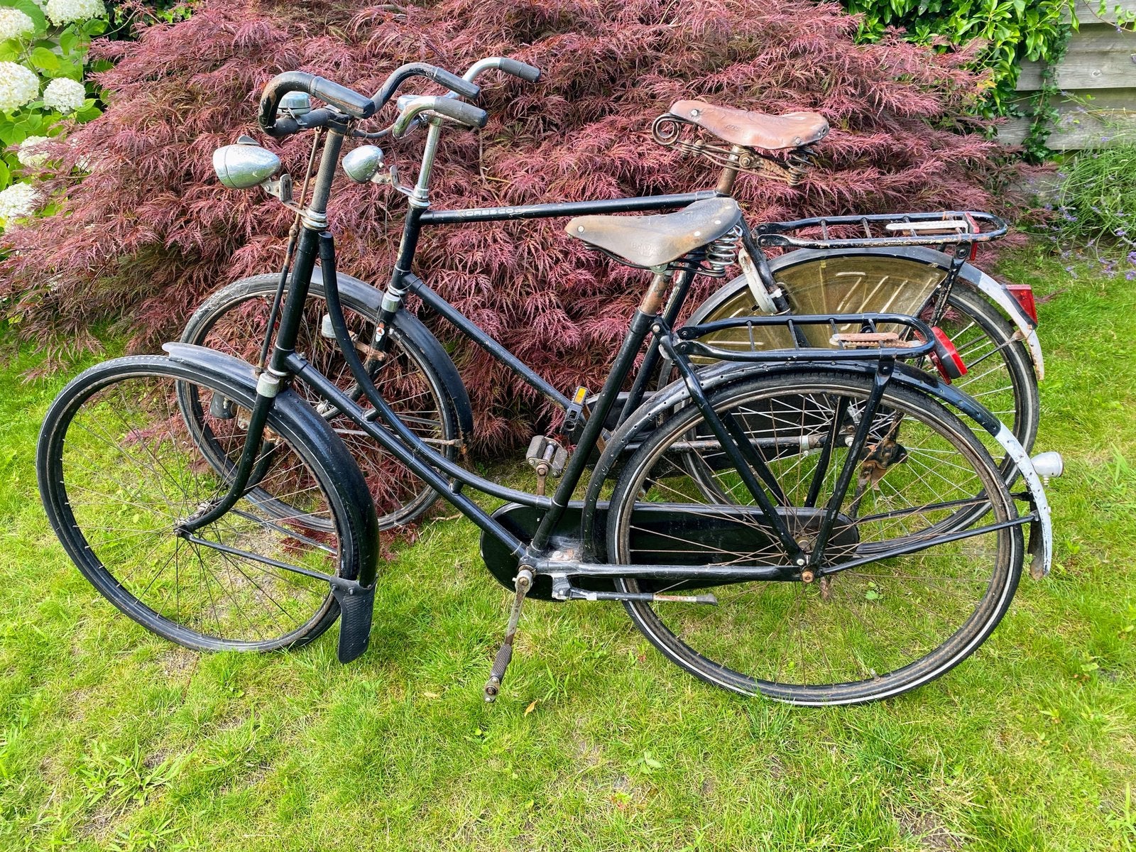 2 antiek fietsen, Ophalen