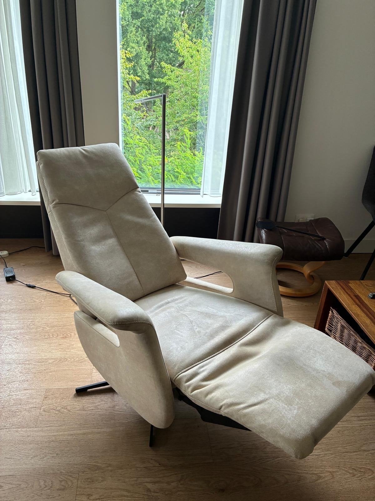 Comfortabele relaxfauteuil- Beige, elektrisch verstelbaar, Huis en Inrichting, Ophalen, Gebruikt, 100 tot 125 cm, 75 tot 100 cm