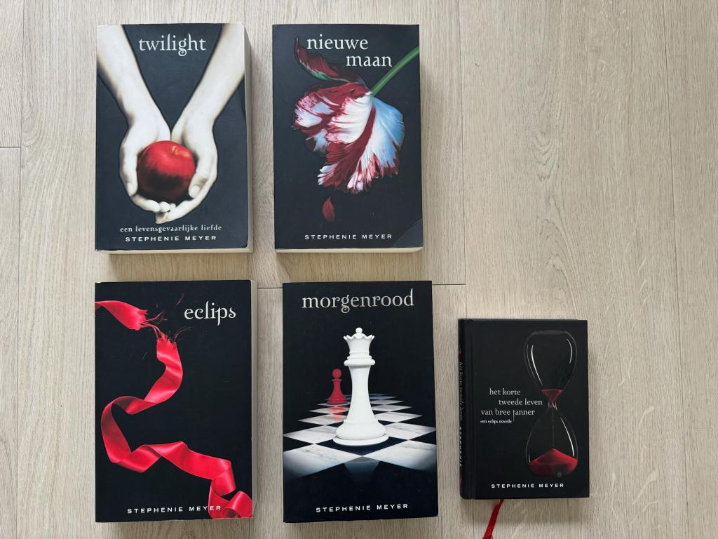Boeken reeks Twilight – Stephanie Meyer, Ophalen of Verzenden, Gelezen, Stephenie Meyer
