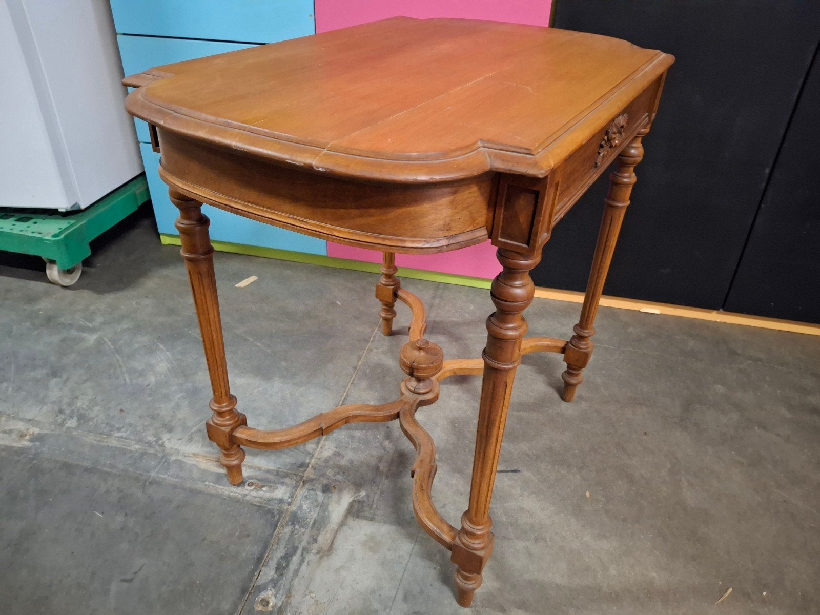Klassieke Oude Kleine Tafel met mooi Houtsnijwerk, Ophalen, Gebruikt, 50 tot 100 cm, Rechthoekig