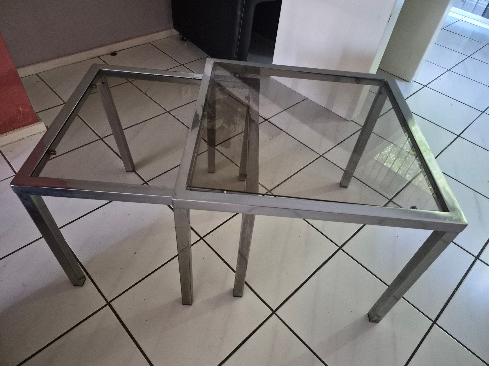 Vintage bijzet tafeltjes glas chroom!, Minder dan 55 cm, Gebruikt, Glas, Rechthoekig