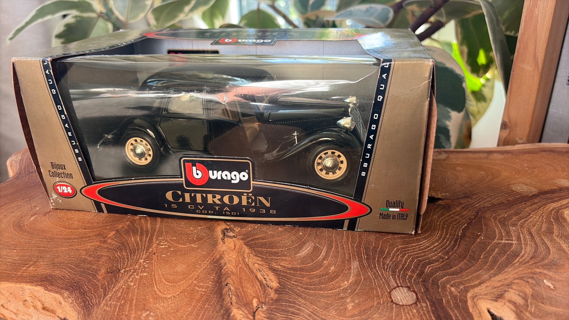 Modelauto citroën burago 15cv ta 1938, Hobby en Vrije tijd, Ophalen of Verzenden, Zo goed als nieuw, Bburago