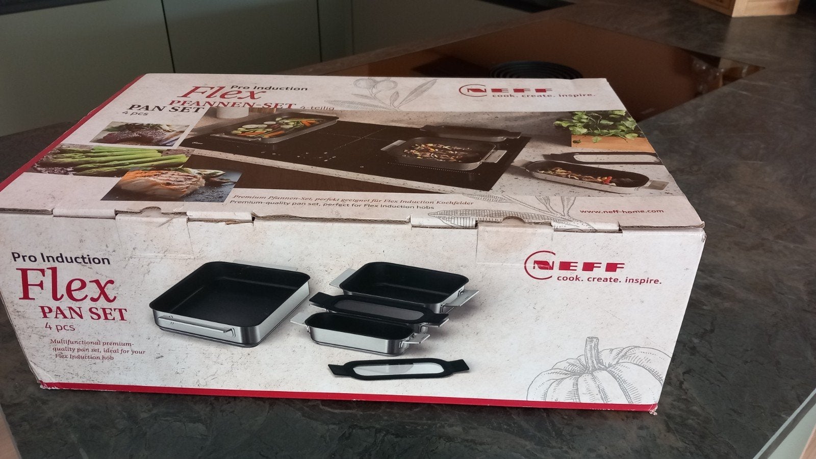 Neff Pro Induction Flex Pannenset 4-delig - Nieuw, Nieuw, Pannenset, Ophalen of Verzenden, Rvs