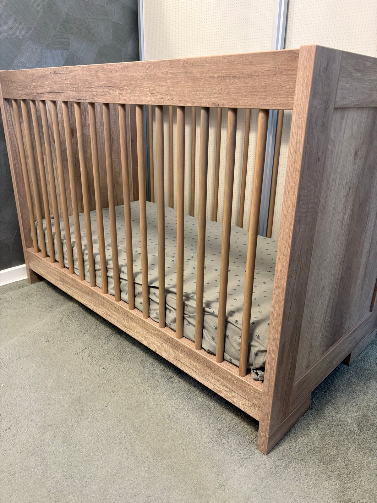 Complete babykamer kidsmill Brent: Ledikant, commode, plank, Ophalen, Zo goed als nieuw, Eenpersoons