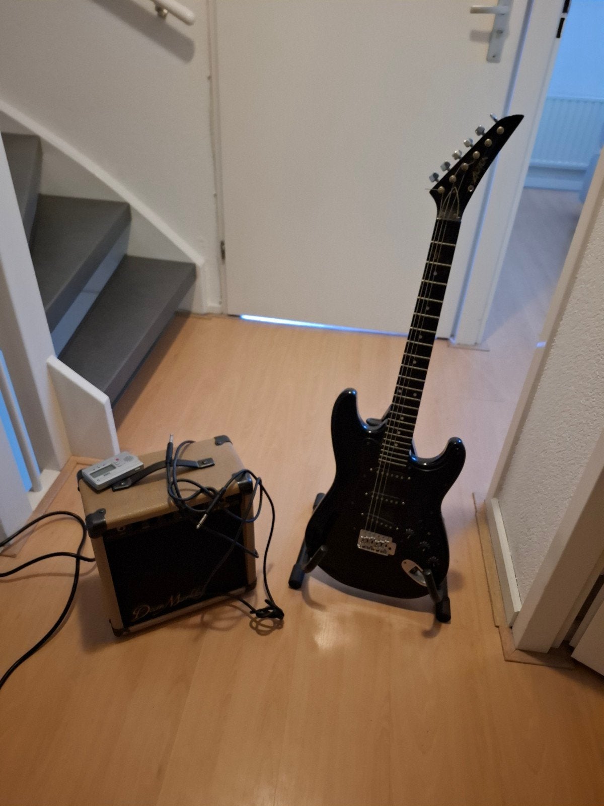 Elektrische gitaar set, Muziek en Instrumenten, Snaarinstrumenten | Gitaren | Elektrisch, Gebruikt, Met versterker, Solid body