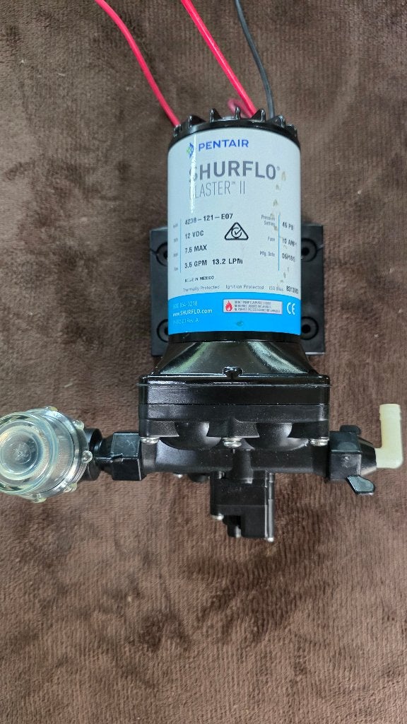 SHURFLO Blaster II 12V waterpomp 13,2 L/min – z.g.a.n., Caravans en Kamperen, Camper-accessoires, Ophalen, Zo goed als nieuw