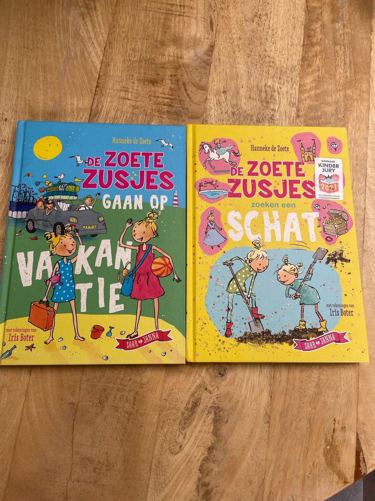 De Zoete Zusjes: Vakantie & Schatzoeken (2 boeken), Ophalen, Zo goed als nieuw, Fictie algemeen