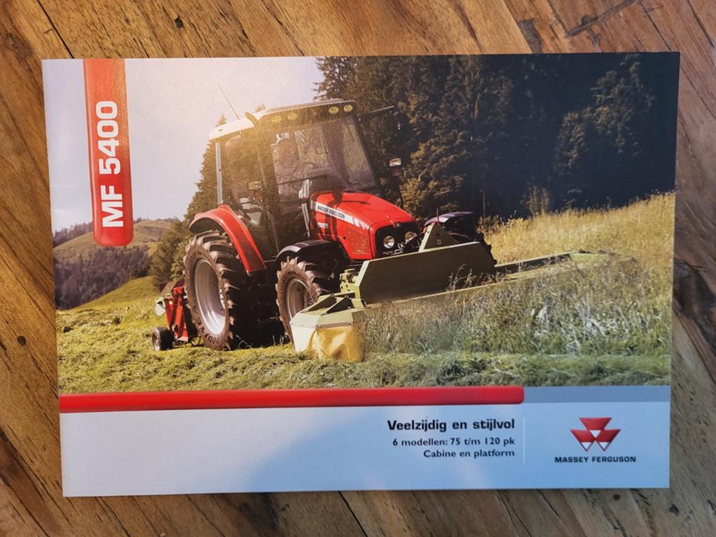 tractor folder Massey Ferguson 5500, Ophalen of Verzenden, Zo goed als nieuw
