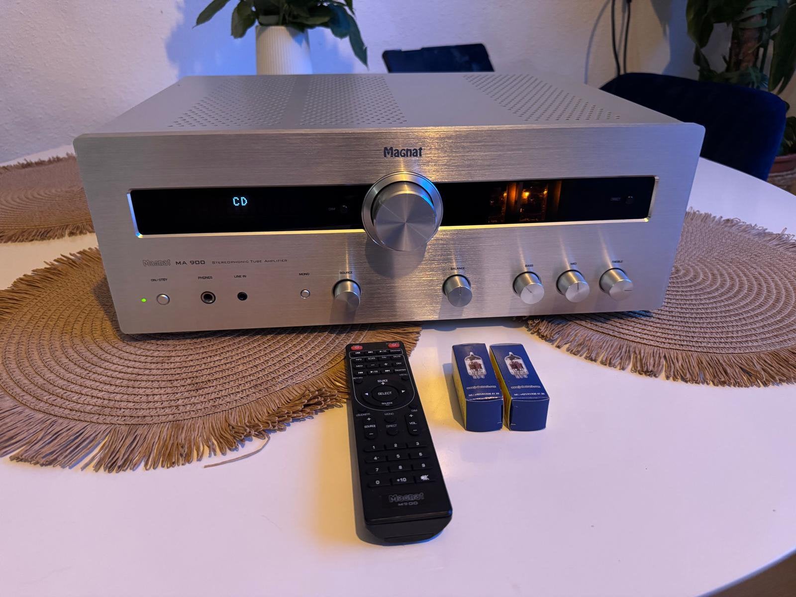 Magnat MA 900 hybride versterker – Nieuwstaat + extra buizen, Ophalen, Zo goed als nieuw, LG