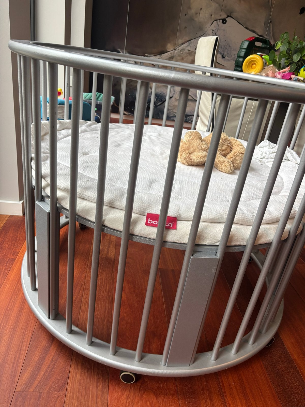 Bopita Ledikant Grijs - Zo goed als nieuw, Kinderen en Baby's, Boxen, Ophalen, Zo goed als nieuw, Boxkleed