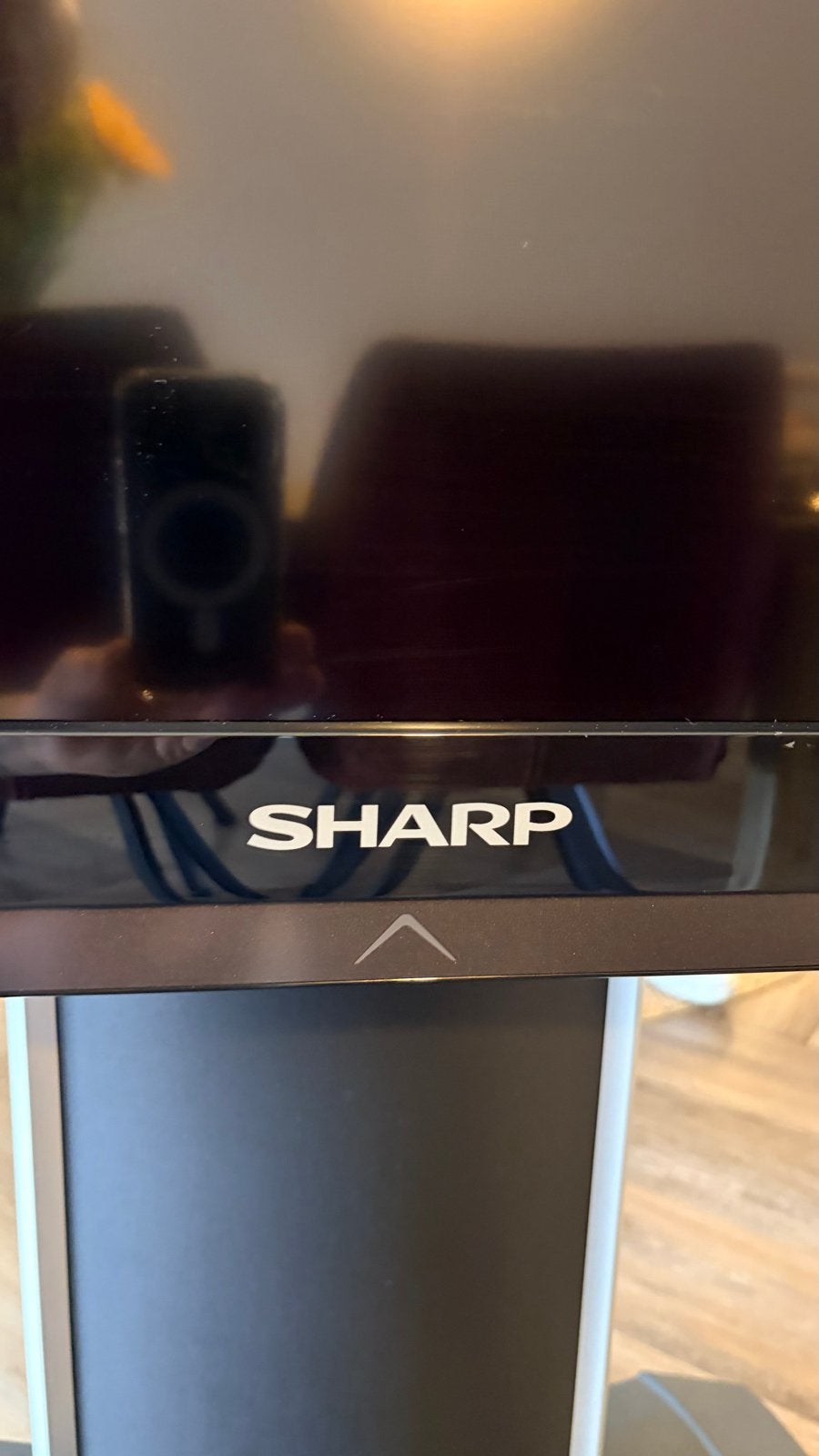 Foto 8 van Sharp Aquos 80 inch Full HD TV met presentatievoet