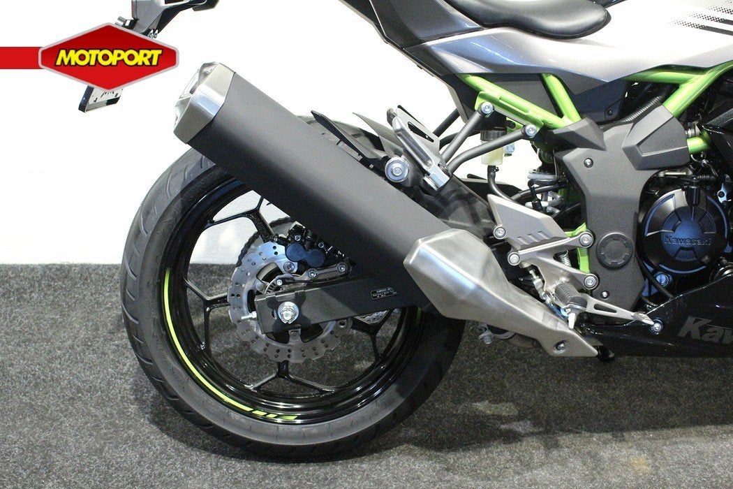 Kawasaki Ninja 125 ABS, Bedrijf, Sport