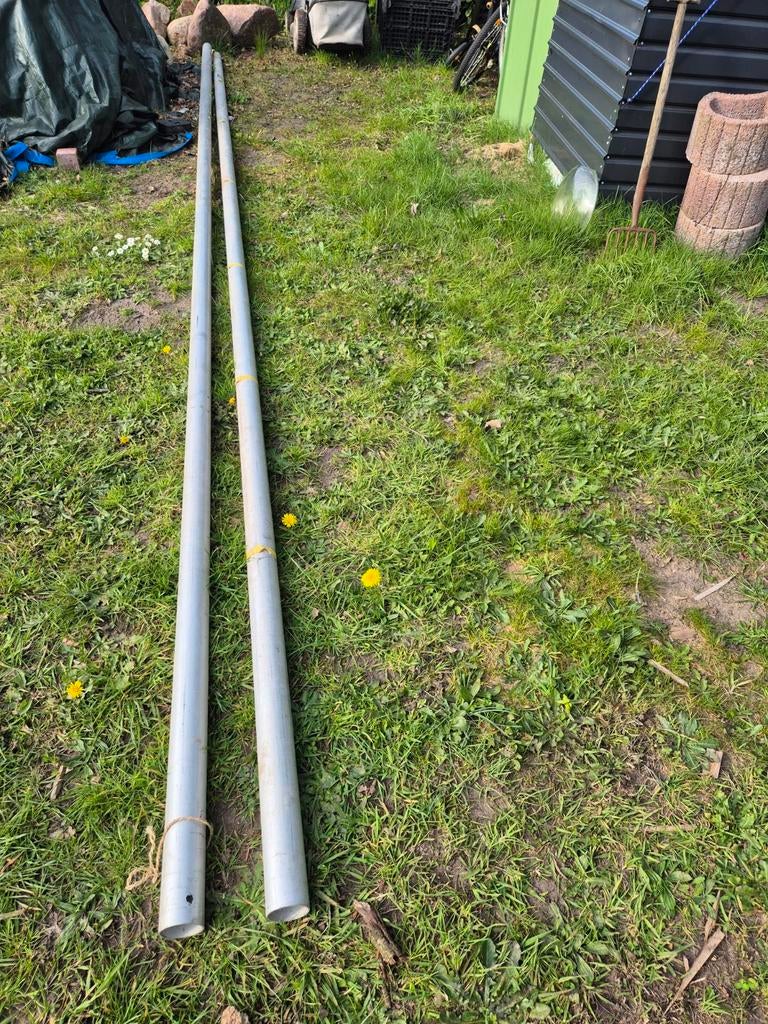 Twee lange metalen palen, gebruikt, Tuin en Terras, Palen, Balken en Planken, Ophalen of Verzenden, Gebruikt, 250 cm of meer, Palen