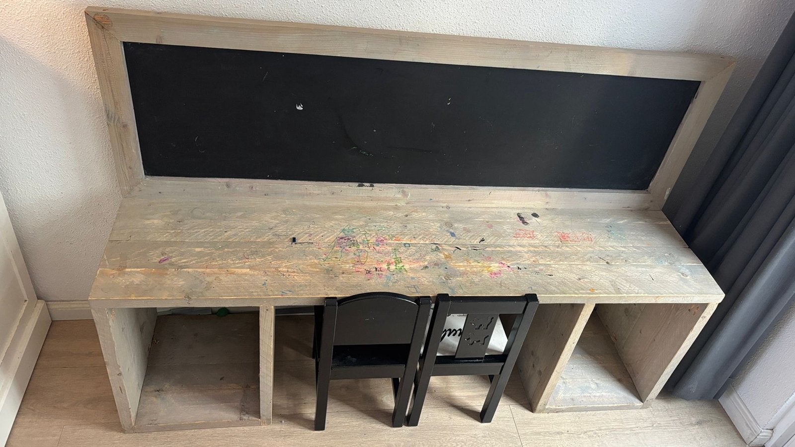 Steigerhouten kinderbureau met krijtbord, Ophalen, Gebruikt, Tafel(s)