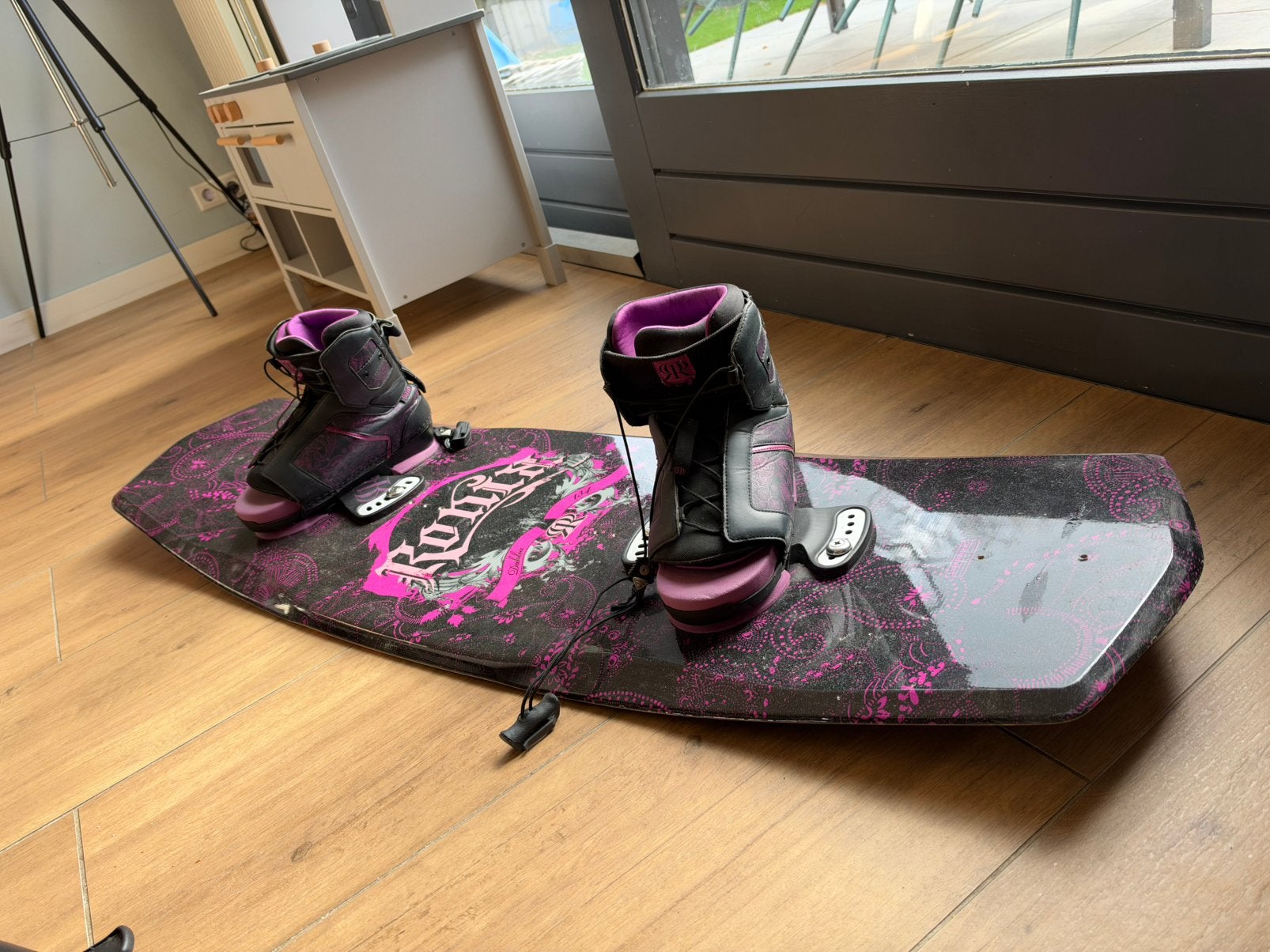 Ronix dahlia 134 wakeboard, Watersport en Boten, Ophalen, Gebruikt, Board en Schoenen