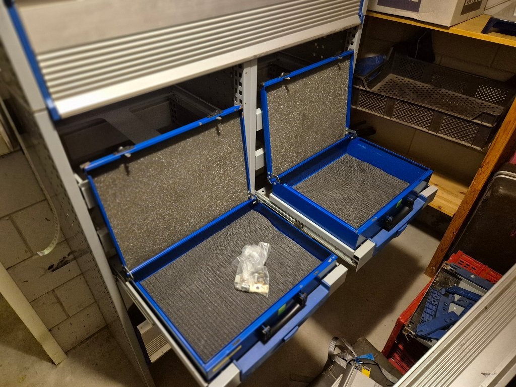 Foto 12 van BOTT Bedrijfs- wagen bus inrichting kast koffers opslag