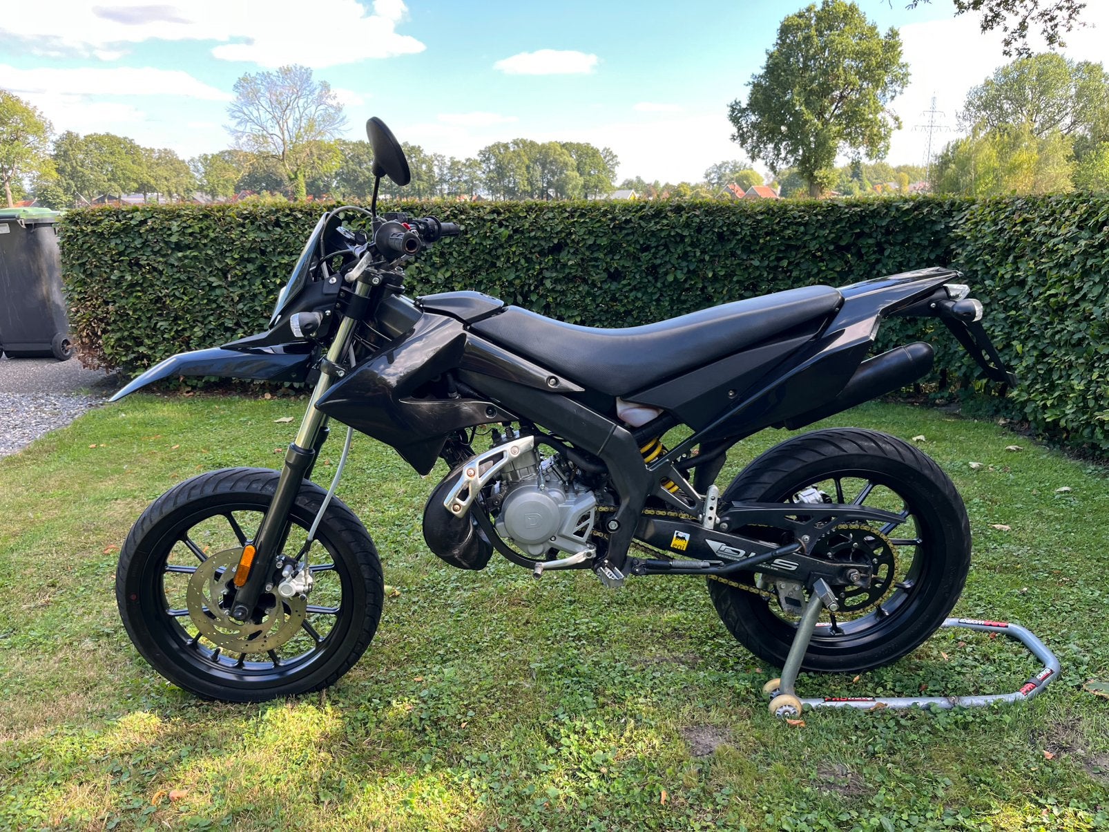 Derbi senda DRD xtreme 2016 schakelbrommer, Fietsen en Brommers, Ophalen, 6 versnellingen, Zo goed als nieuw, 50 cc