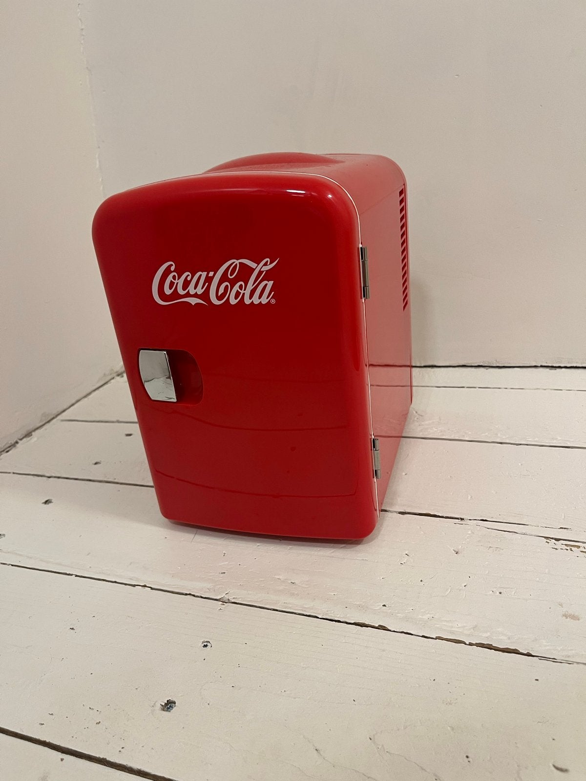 Coca-Cola Mini Koelkast - Draagbaar en Compact, Witgoed en Apparatuur, Koelkasten en IJskasten, Zonder vriesvak, Ophalen of Verzenden