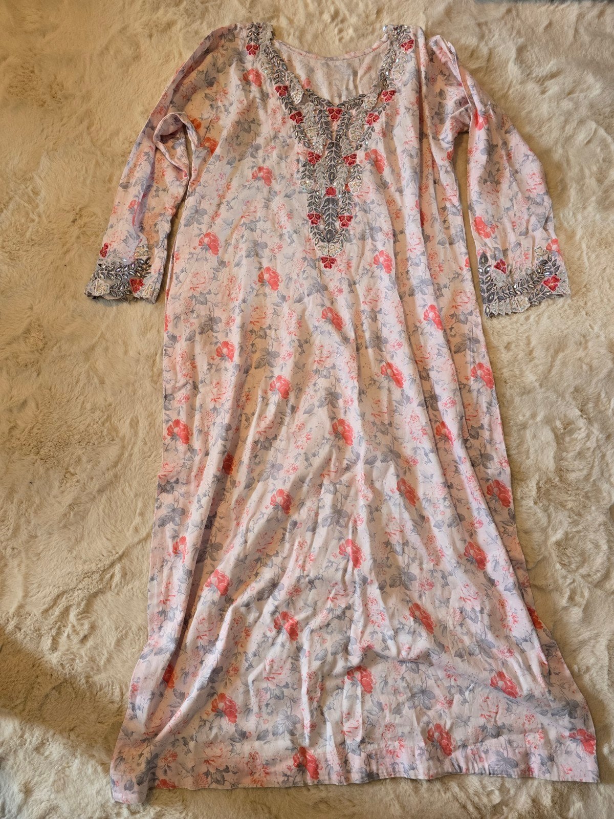 Prachtige splinternieuwe jurk uit Dubai, maat L/XL, Kleding | Dames, Jurken, Maat 42/44 (L), Nieuw, Onder de knie, Meerkleurig