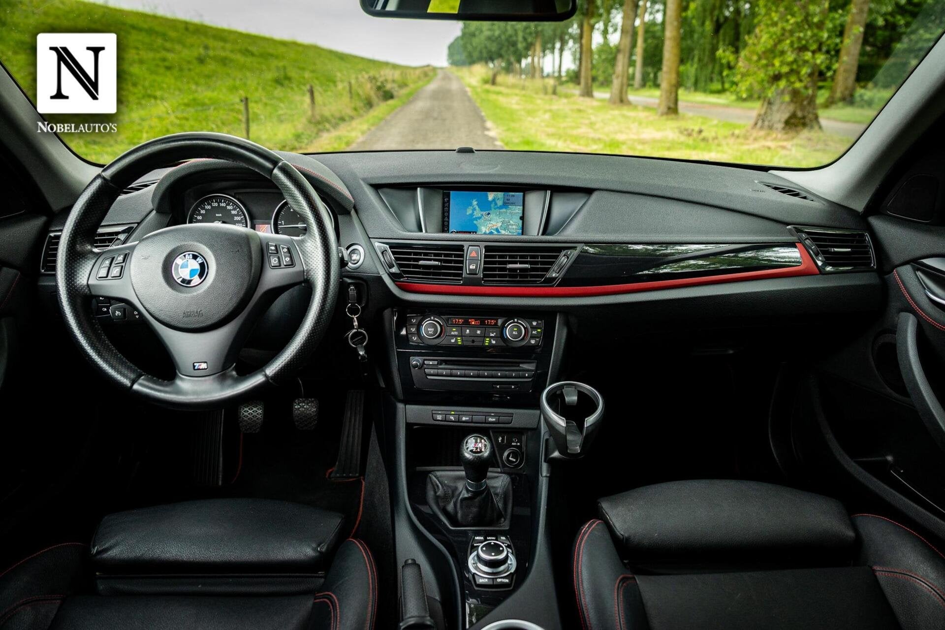 BMW X1 sDrive18d High Executive M-Pakket|Trekhaak|Leder 6bak, X1, Euro 5, Achterwielaandrijving, Met garantie (alle)
