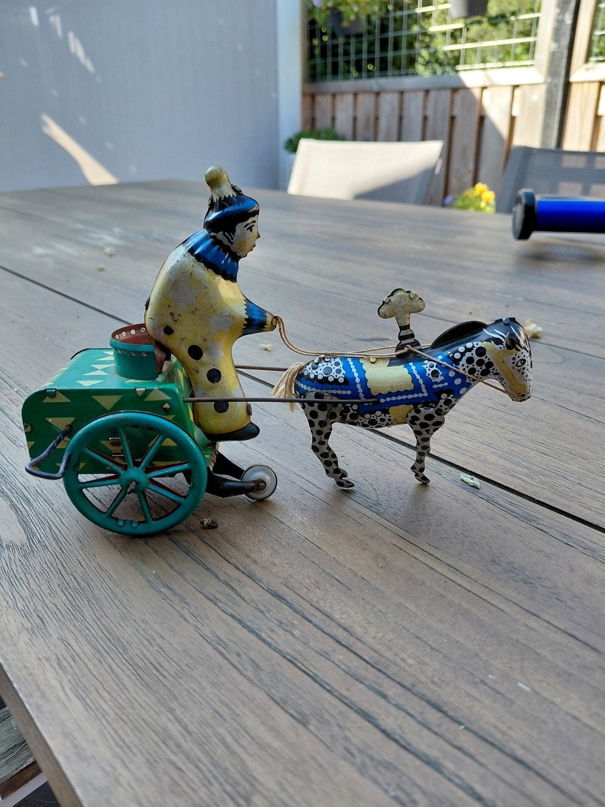 EEN ECHT ZEER OUD STUK BLIKKEN SPEELGOED ,, PAARD , KOETSIER, Ophalen of Verzenden