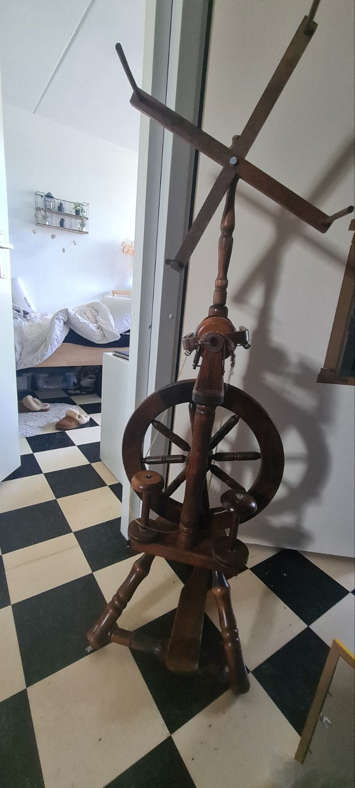 Antiek houten spinnewiel - Decoratief en functioneel, Ophalen of Verzenden, Gebruikt, Spinnewiel