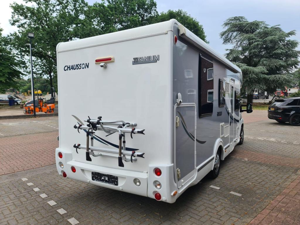 Chausson Titanium Ti 79 EB Queensbed Airco 35000 km Euro 5, Caravans en Kamperen, Campers, Ringverwarming, Koelkast, Fiat, Luifel