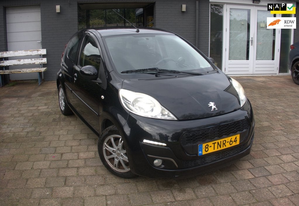 Peugeot 107 1.0 -Full option-Dealer onderhouden-APK-nieuwe b, Auto's, Voorwielaandrijving, Stof, Gebruikt, Zwart