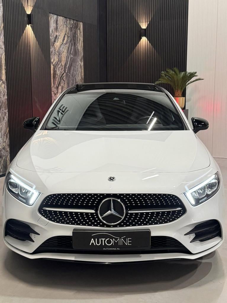 Mercedes-Benz A-klasse 250e AMG |PANO|SFEER|CAMERA|BOMVOL, Gebruikt, 4 cilinders, 15 kWh, Wit