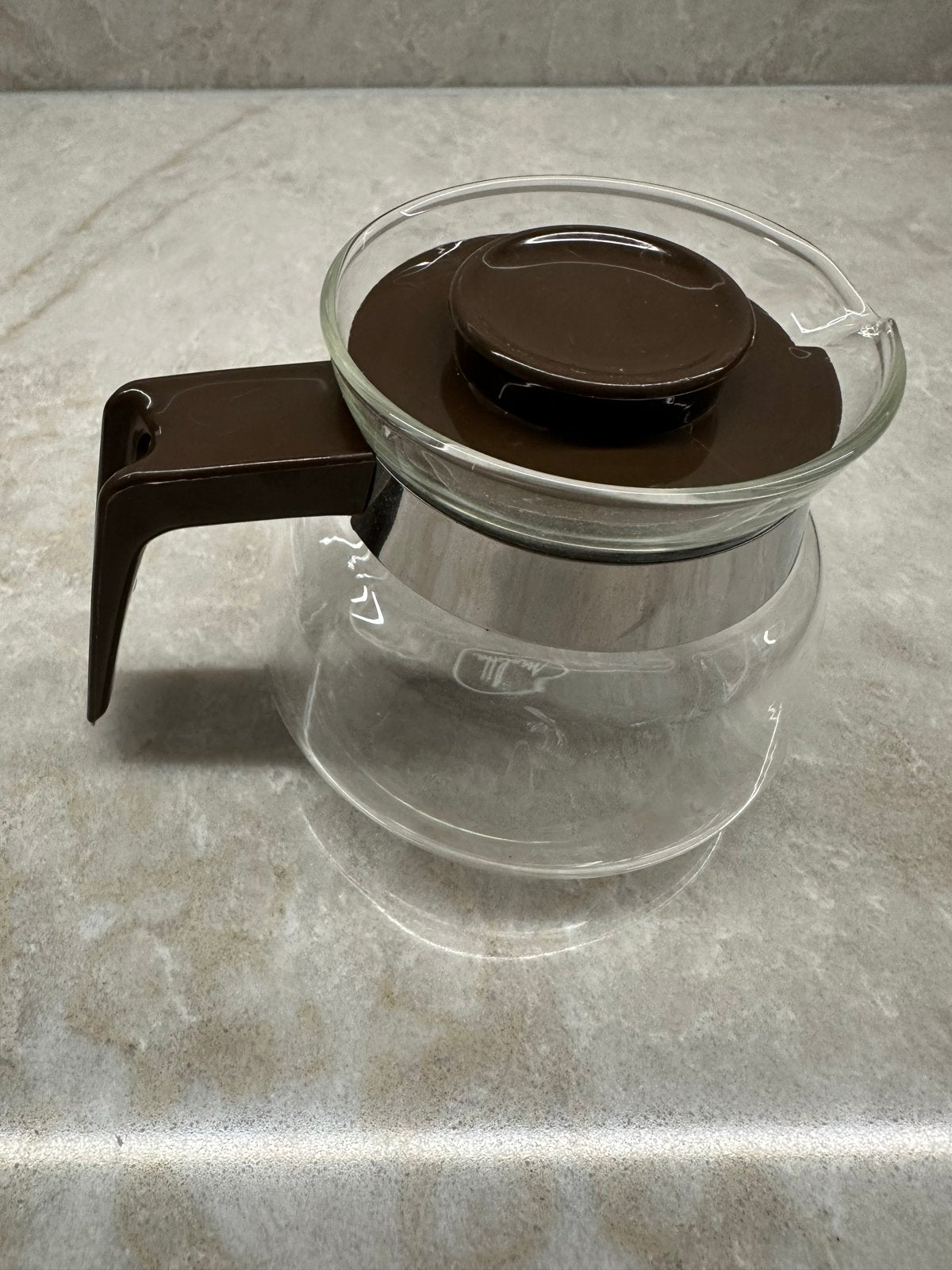 Vintage Glazen Koffiekan met Bruine Details - 8 cm hoog, Ophalen of Verzenden