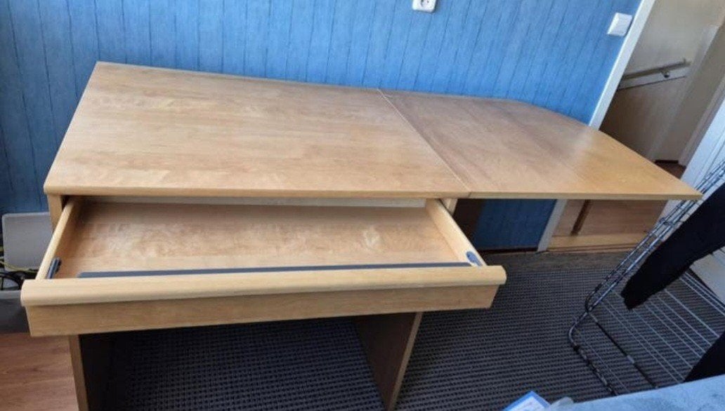 Bureau van berken fineer met grote lade en uitklapbaar blad., Huis en Inrichting, Bureaus, Ophalen, Gebruikt