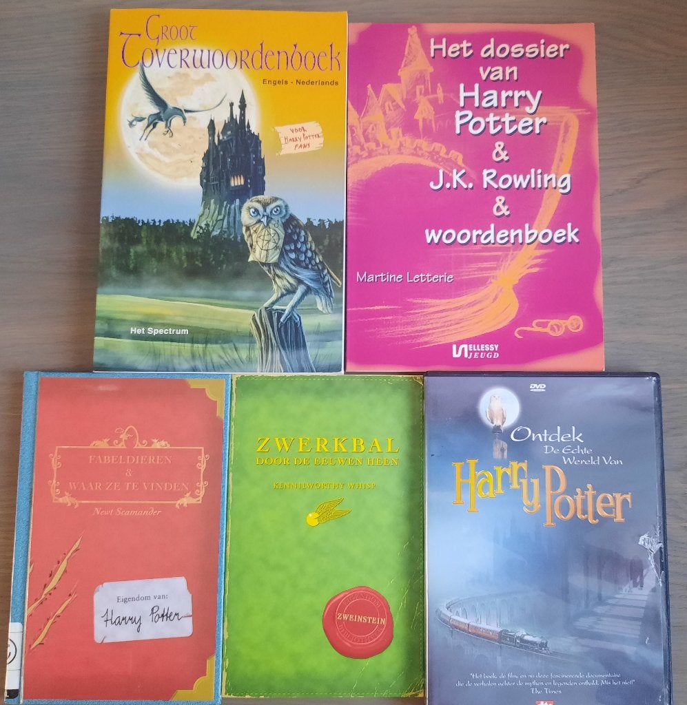 4 boeken + 1 dvd Harry Potter, Boeken, Ophalen of Verzenden, Gelezen
