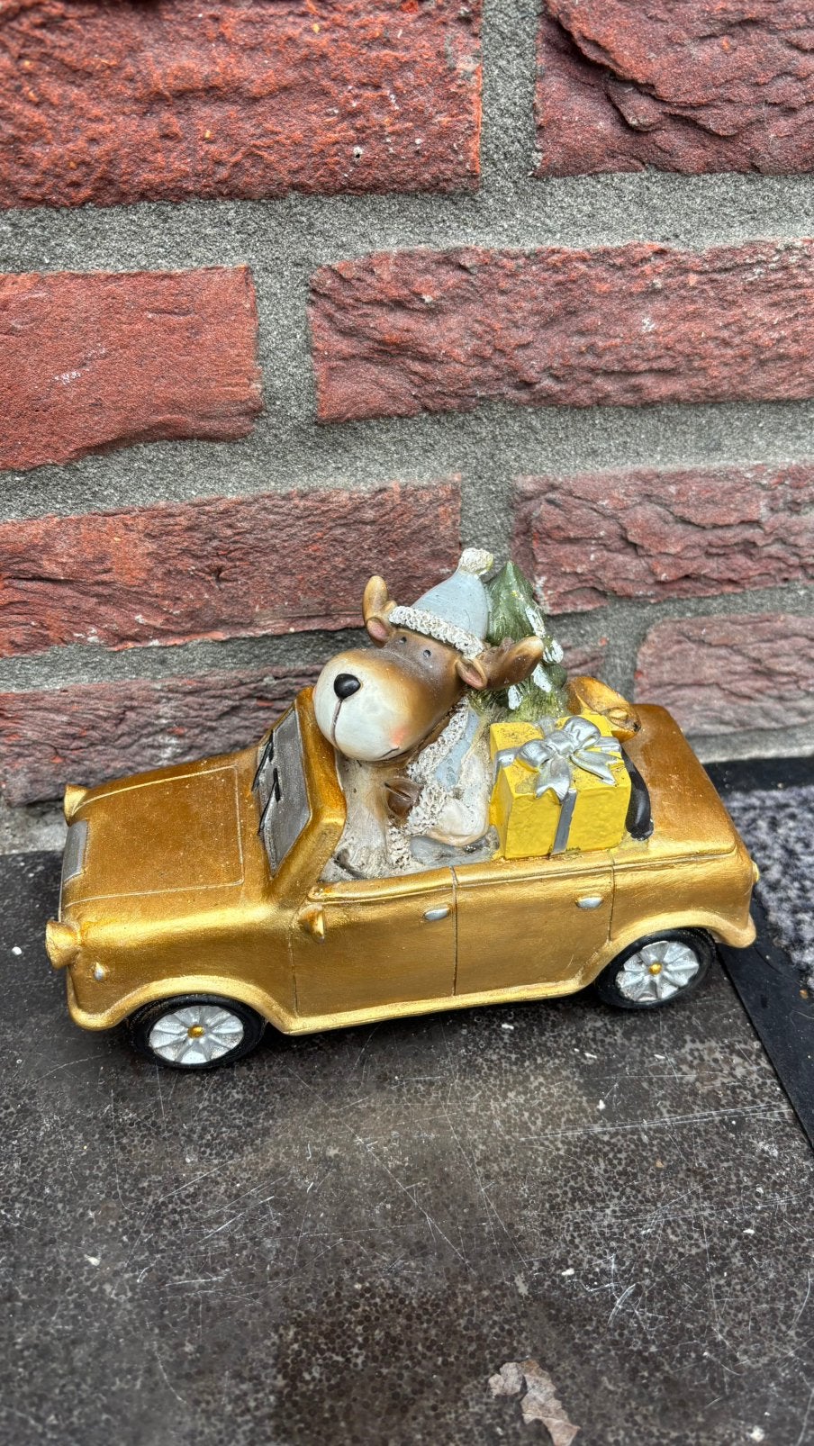 Decoratie kerst gouden auto met rendier, Ophalen of Verzenden, Zo goed als nieuw