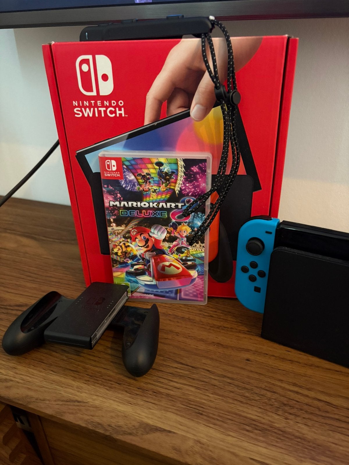 Nintendo Switch OLED compleet + Mario Kart 8 Deluxe, Met games, Met 2 controllers, Zo goed als nieuw, Switch OLED