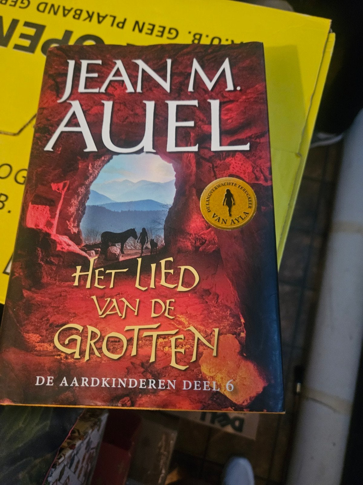 Het Lied van de Grotten - De Aardkinderen Deel 6, Ophalen of Verzenden, Gelezen, Jean M. Auel, Europa overig