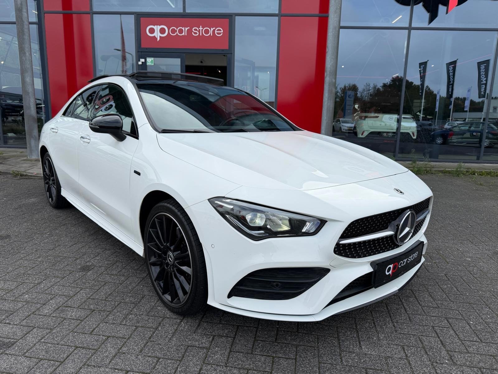 Mercedes-Benz CLA-klasse 250 e Hybride AMG Night pakket Pano, Auto's, Gebruikt, Zwart, 4 cilinders, 160 pk