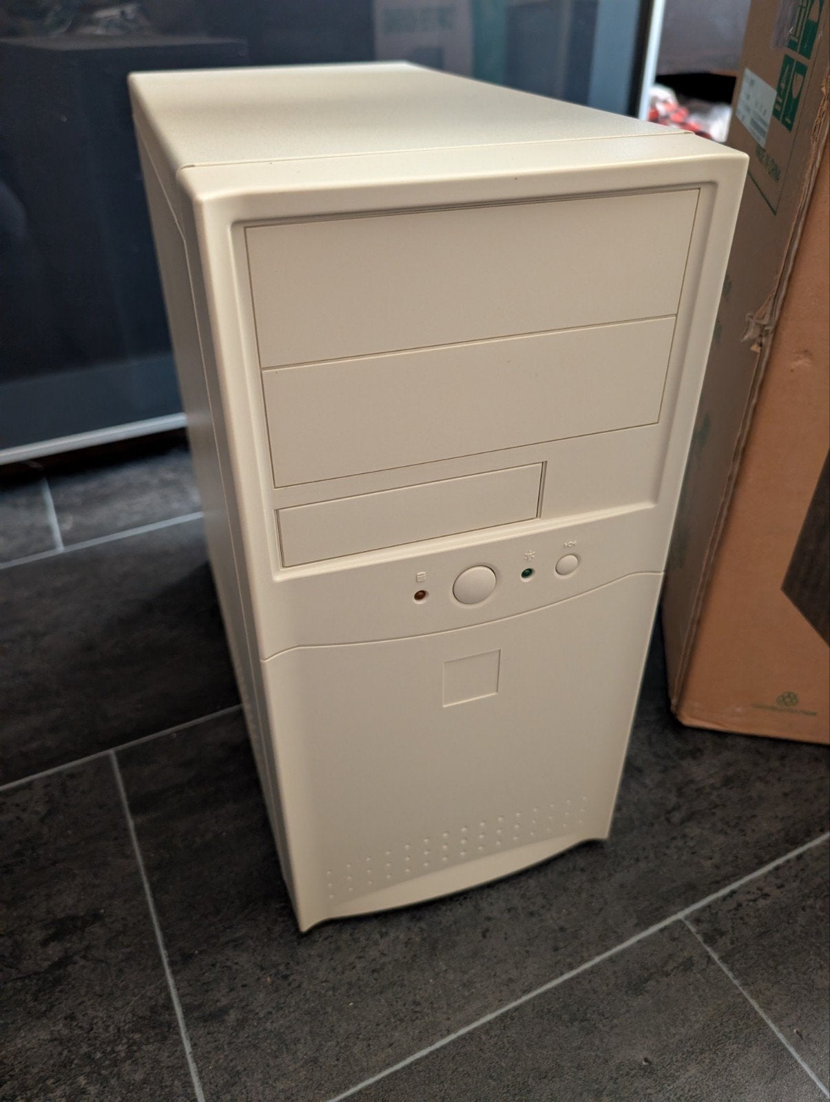 Nieuw in doos Aopen MT95 ATX Minitower (Beige) incl. voeding, Computers en Software, Vintage Computers, Ophalen