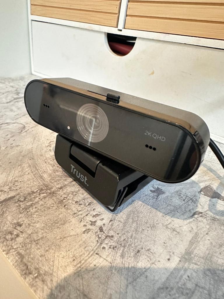 Trust Taxon QHD (2K) Webcam ECO - Hoge Kwaliteit Beeld, Ophalen of Verzenden, Zo goed als nieuw, Windows, Monitorclip