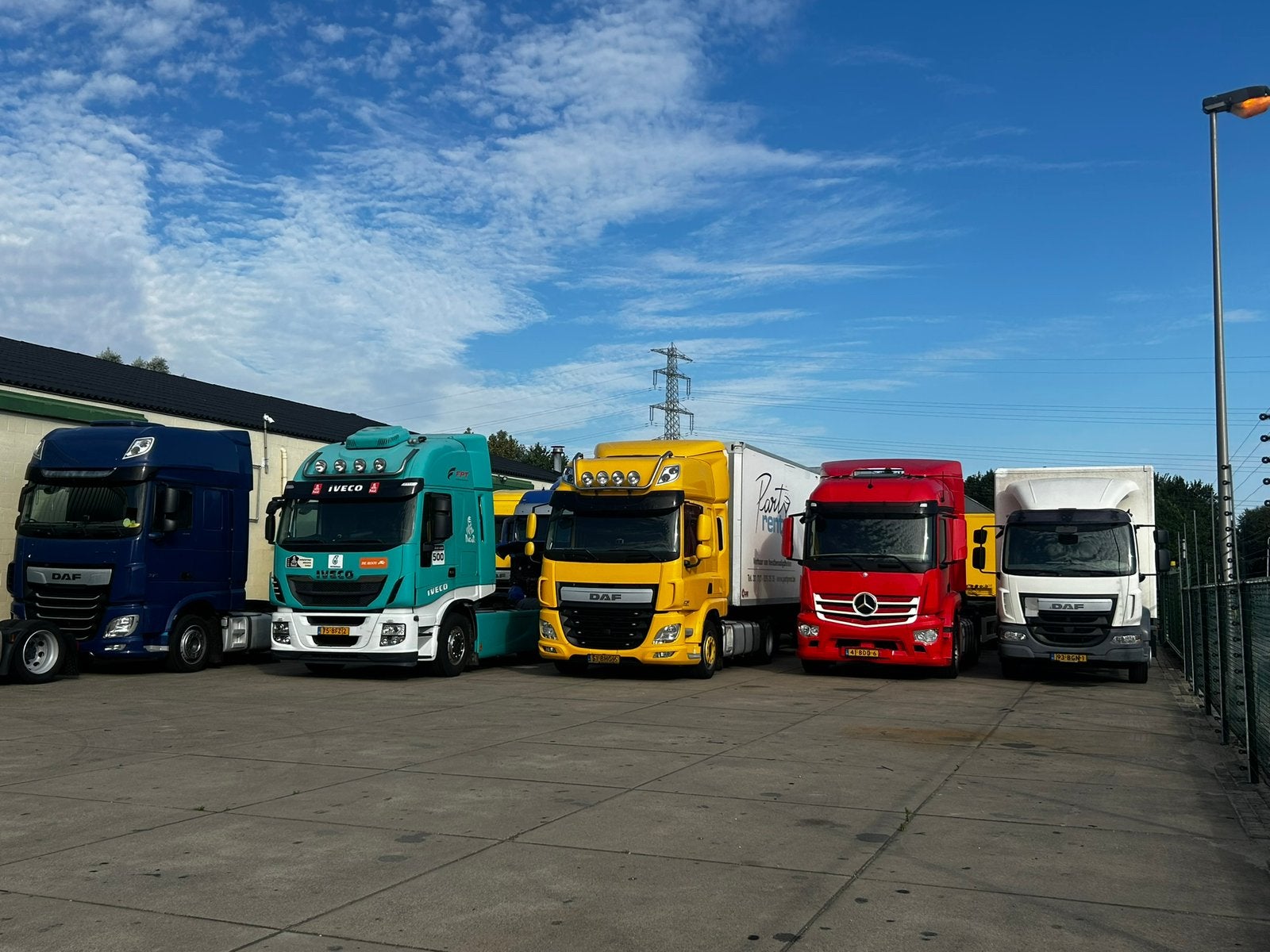 Direct een truck huren? €585 / week!, Auto's, Vrachtwagens, Particulier, Te koop
