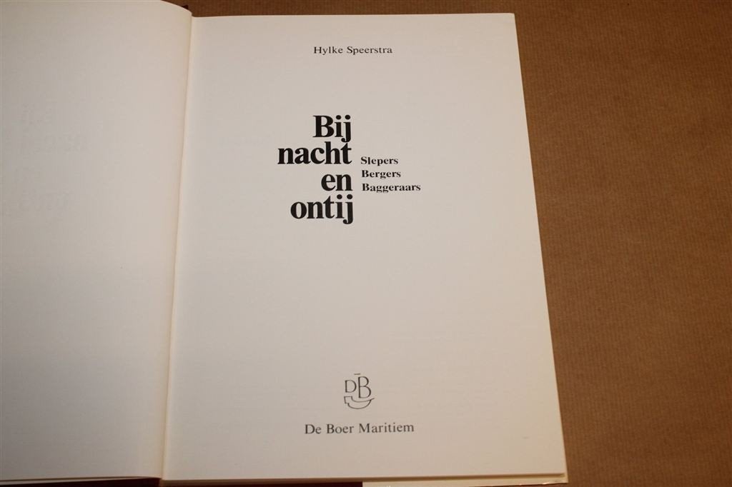 Bij Nacht en Ontij — Speerstra over Sleepvaart en Berging, Boeken, Ophalen of Verzenden, Gelezen