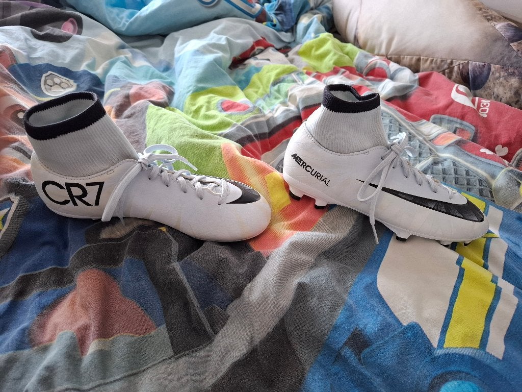 Nike voetbalschoen maat 33, Sport en Fitness, Maat XS of kleiner, Schoenen, Nieuw, Ophalen of Verzenden