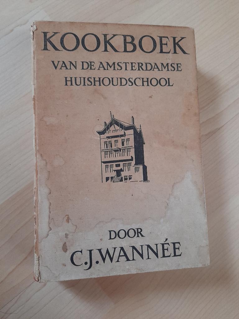 KOOKBOEK VAN DE AMSTERDAMSE HUISHOUDSCHOOL CJ Wannee, Ophalen of Verzenden, Gelezen, Nederland en België