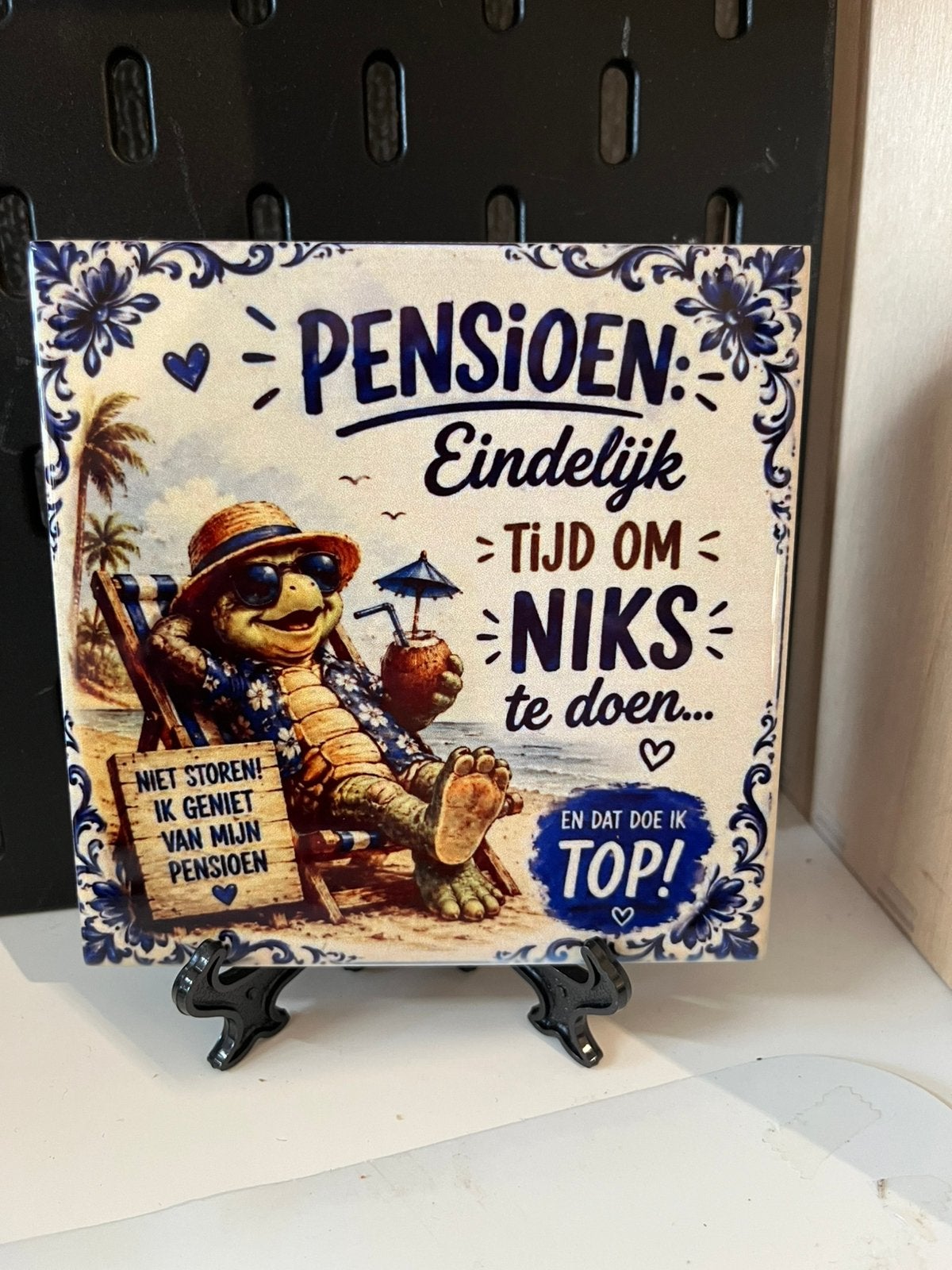 Tegeltje pensoien, Ophalen of Verzenden, Zo goed als nieuw