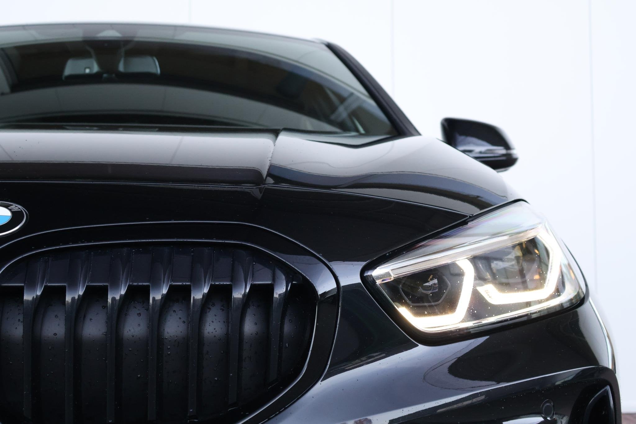 BMW 1-serie 118i | M-Sport Pakket | Stuur & Stoelverwarming, Auto's, Gebruikt, Met garantie (alle), Zwart, Bedrijf